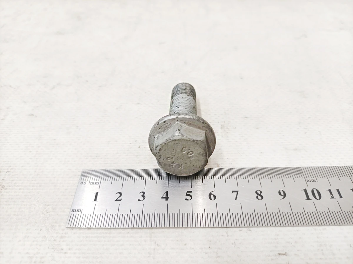 Болт із шестигранною головкою M14x1,5x45 Mercedes EQS A0199907901