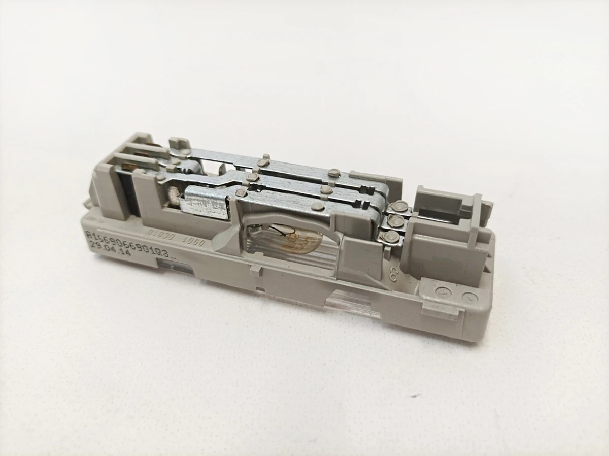 Плафон освітлення салону задній лівий (зі подряпинами) Mercedes B-Class A1669066901