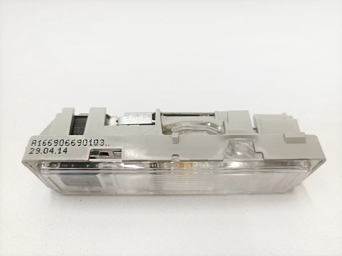 Плафон освітлення салону задній лівий (зі подряпинами) Mercedes B-Class A1669066901