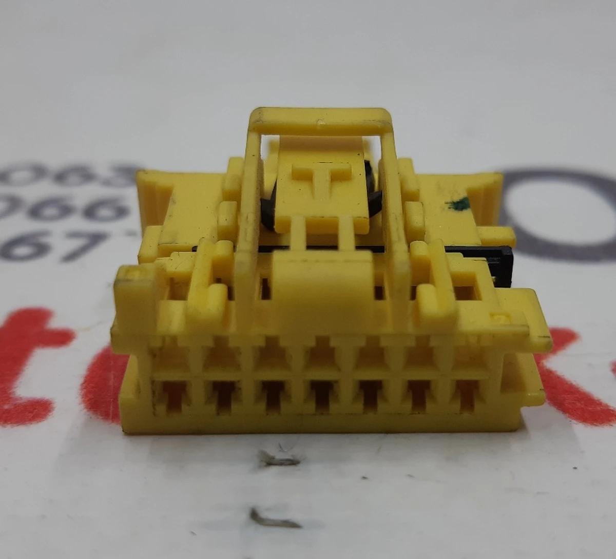 Разъём (фишка) блока переключателей модуля управления рулевой колонкой A2045450426 Tesla model S 1004422-01-H