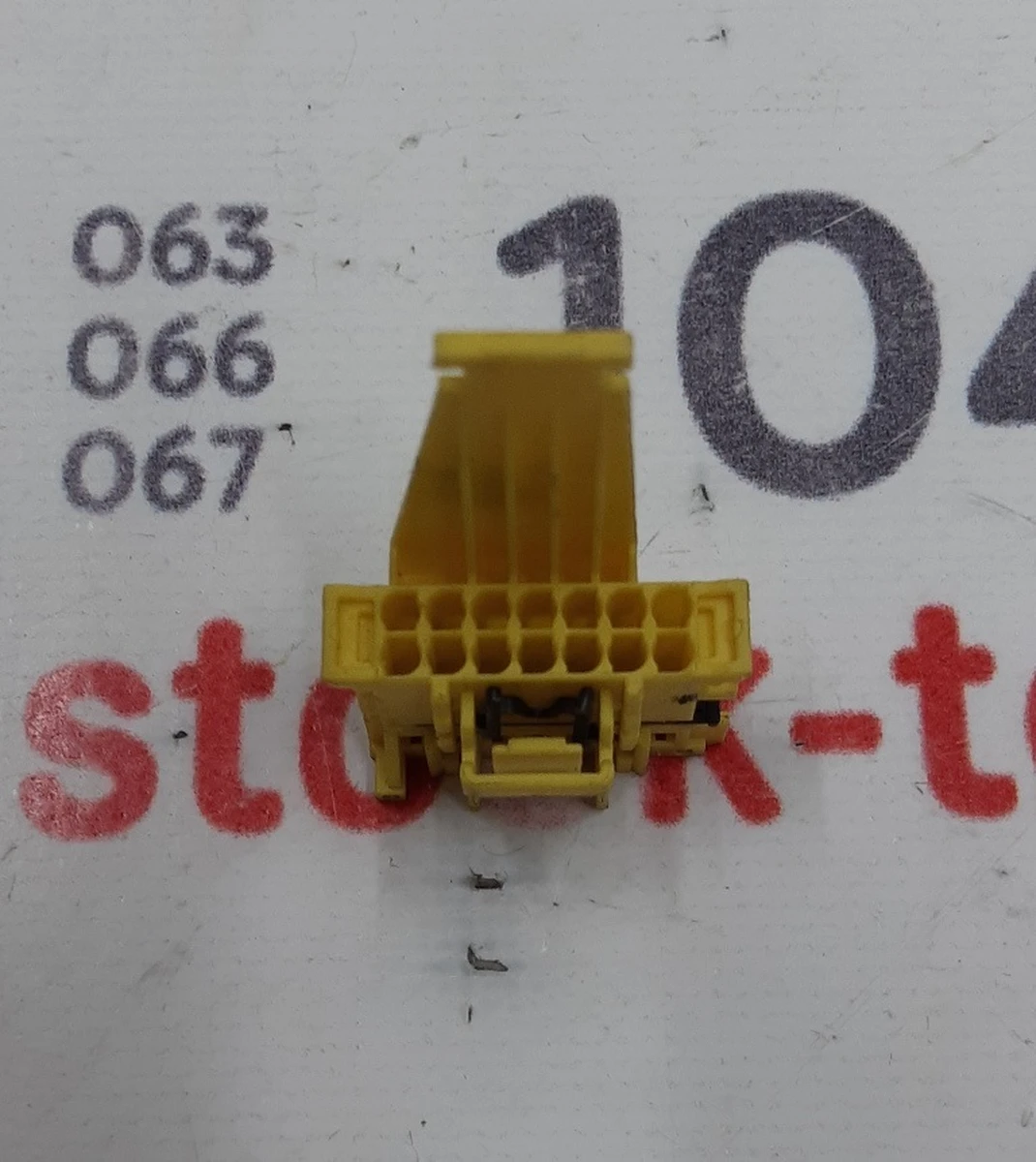 Разъём (фишка) блока переключателей модуля управления рулевой колонкой A2045450426 Tesla model S 1004422-01-H