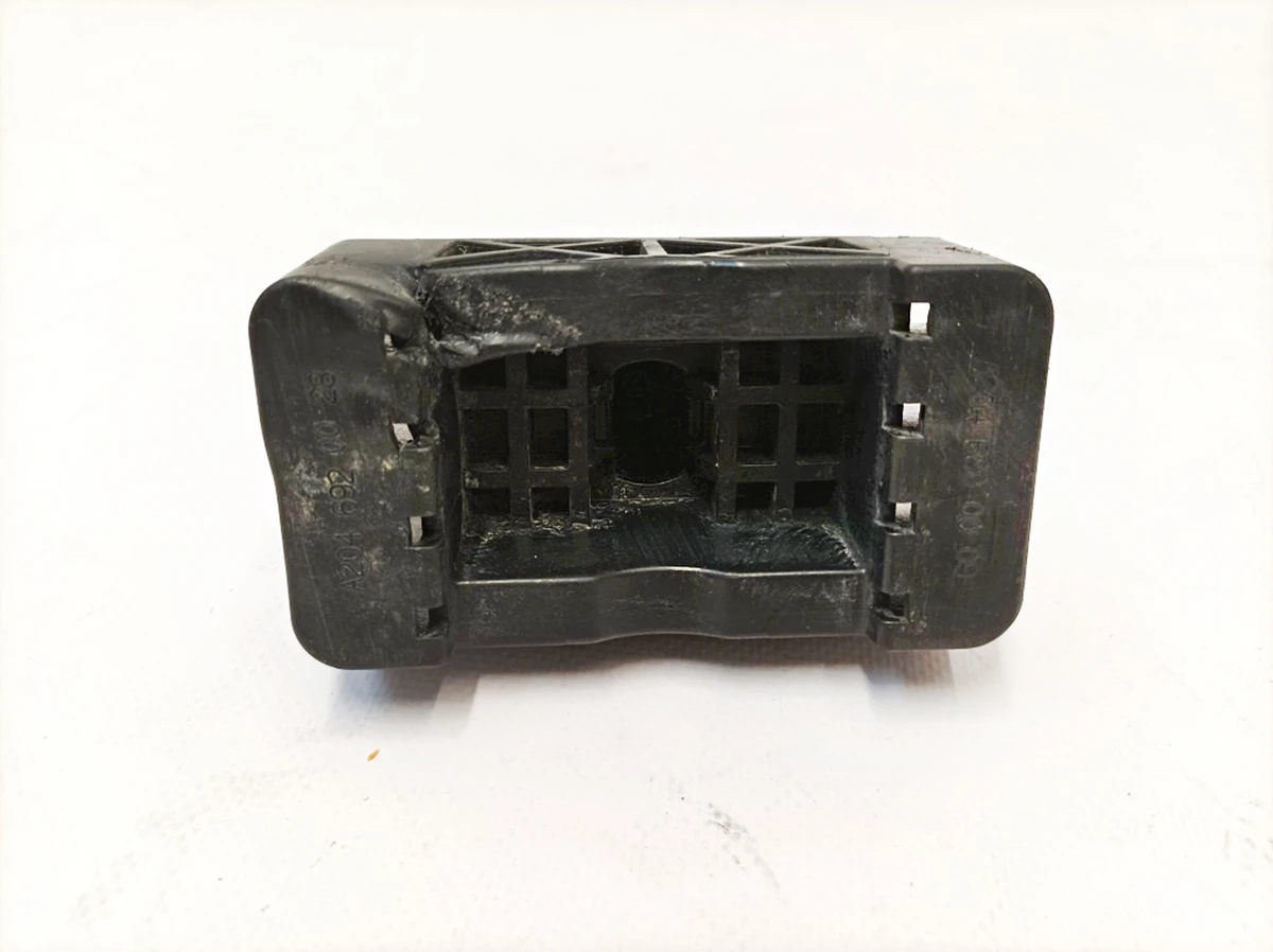 Гнездо домкрата с повреждением Mercedes EQS A2046900009