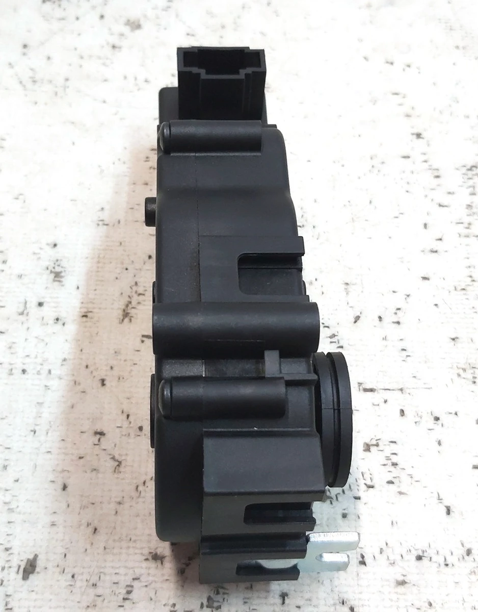 1 Привід (дотяжка) замка кришки багажника A2047500060 Tesla Model S, Model S REST, Model S Feb 2021, Model S June 2025 1003549-00-B