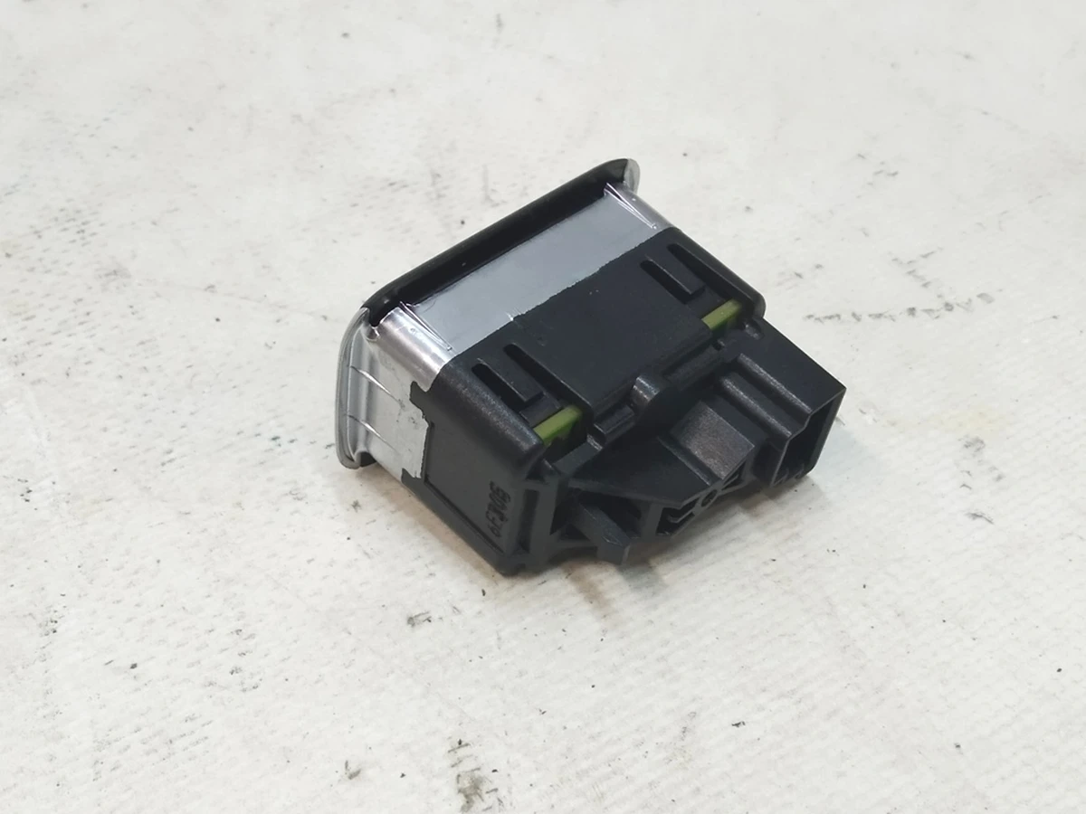 22 Кнопка регулировки высоты стекла двери пассажирская Tesla Model S, Model S REST, Model X 1003749-X0-B