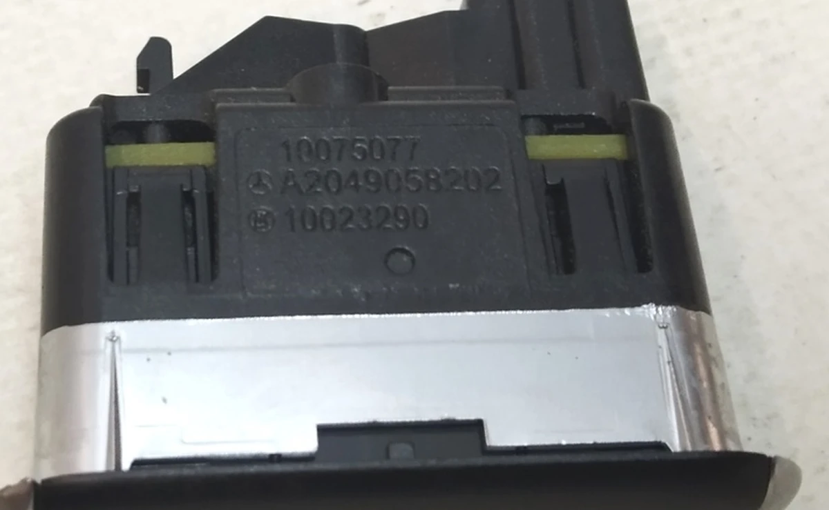 22 Кнопка регулировки высоты стекла двери пассажирская Tesla Model S, Model S REST, Model X 1003749-X0-B