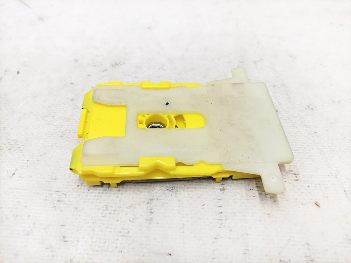 Door glass mounting bracket with damage Mercedes EQS A2057205210