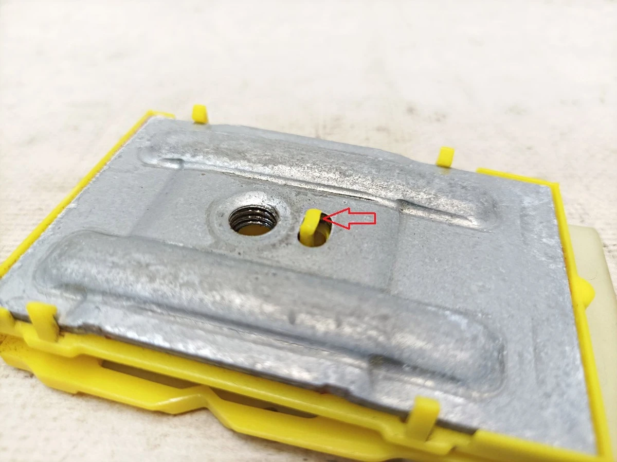 Door glass mounting bracket with damage Mercedes EQS A2057205210