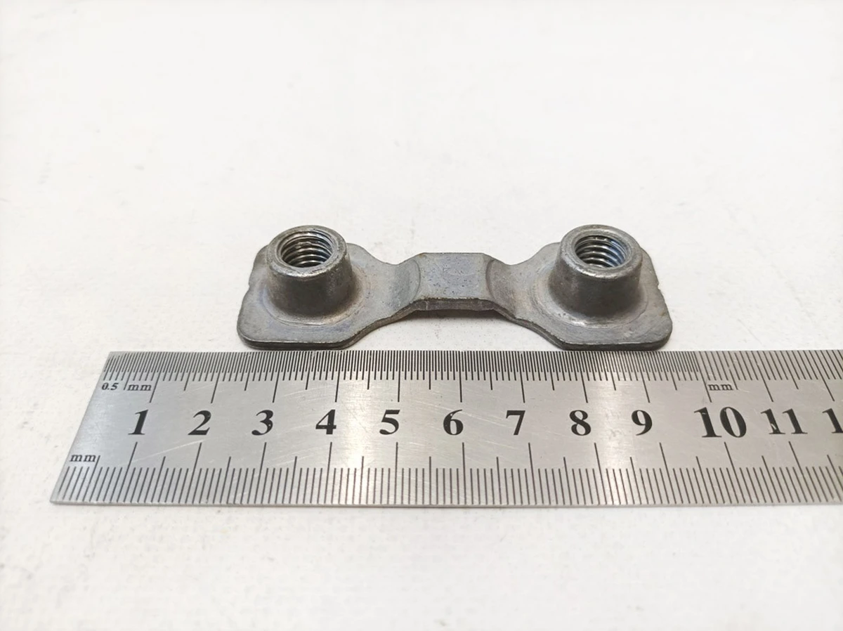 Пластина с резьбой Mercedes B-Class A2126200026