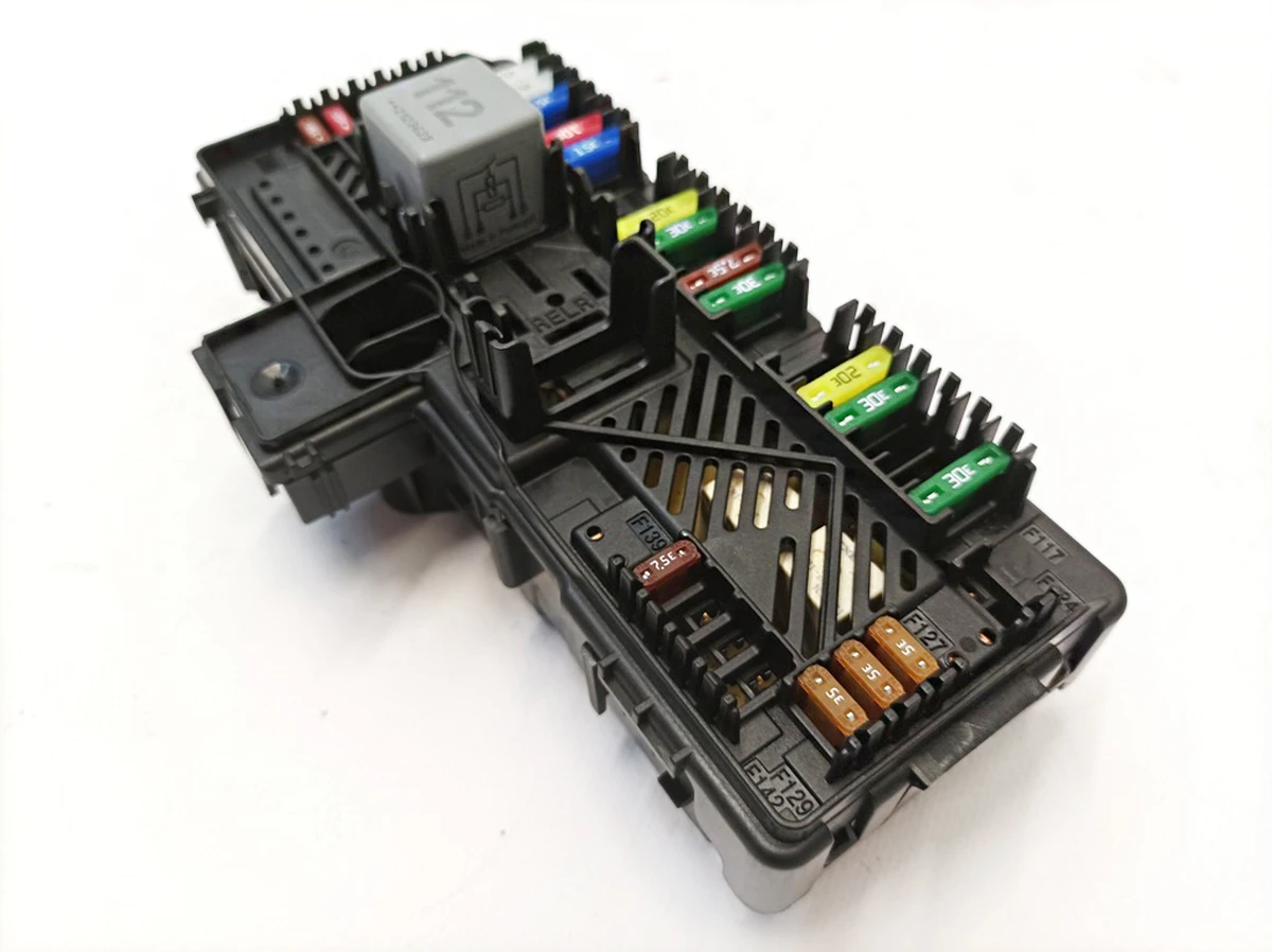 Relay and fuse block (with fuses and relays) Mercedes EQS A2239069202