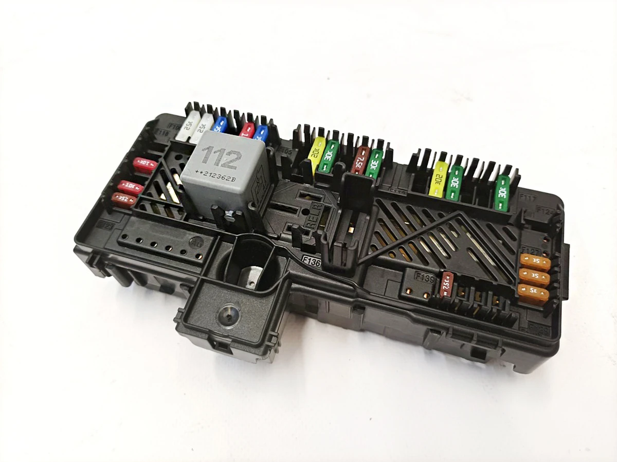 Relay and fuse block (with fuses and relays) Mercedes EQS A2239069202