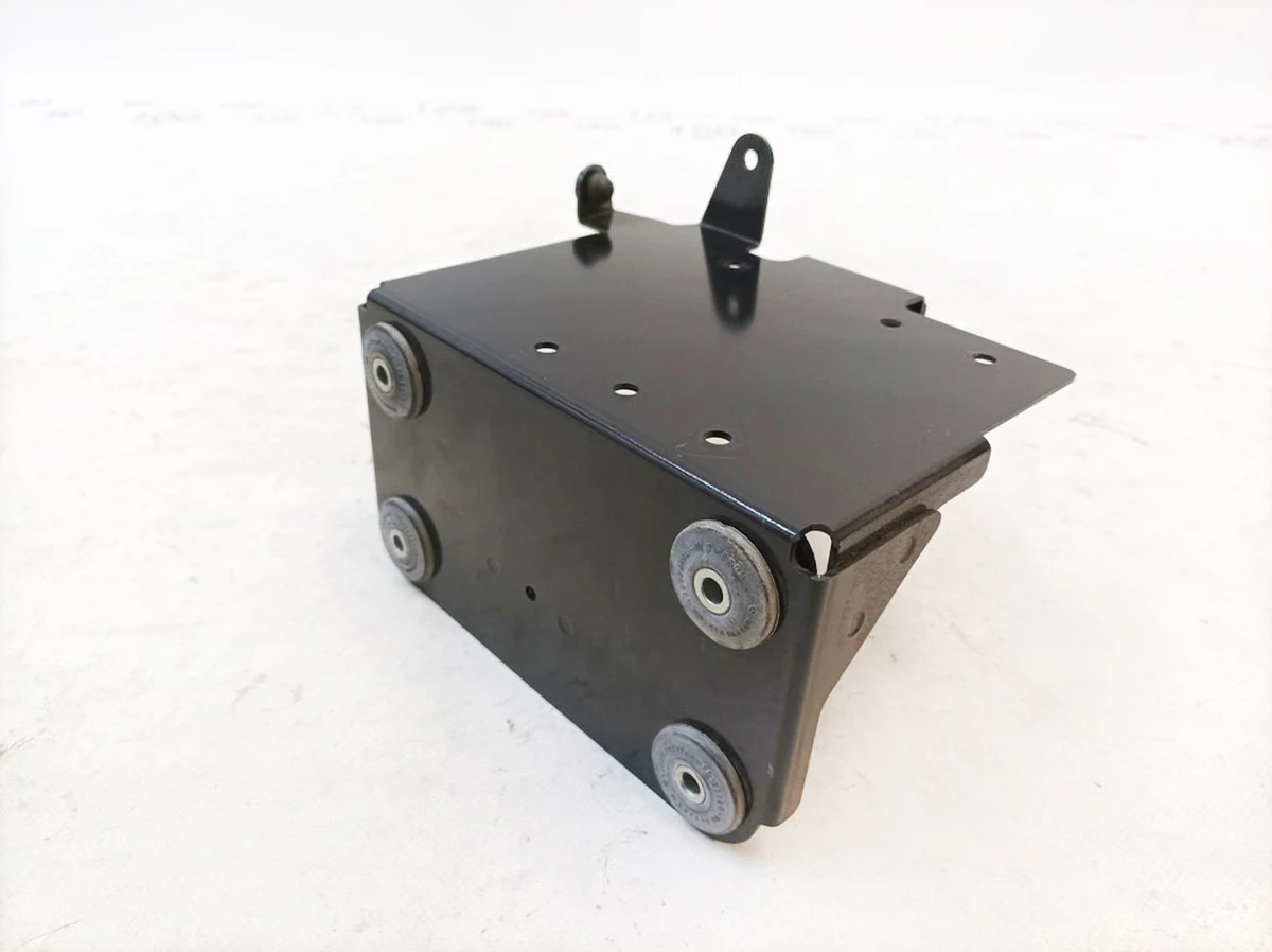 Кронштейн теплообмінника високовольтної батареї Mercedes B-Class A2425011320