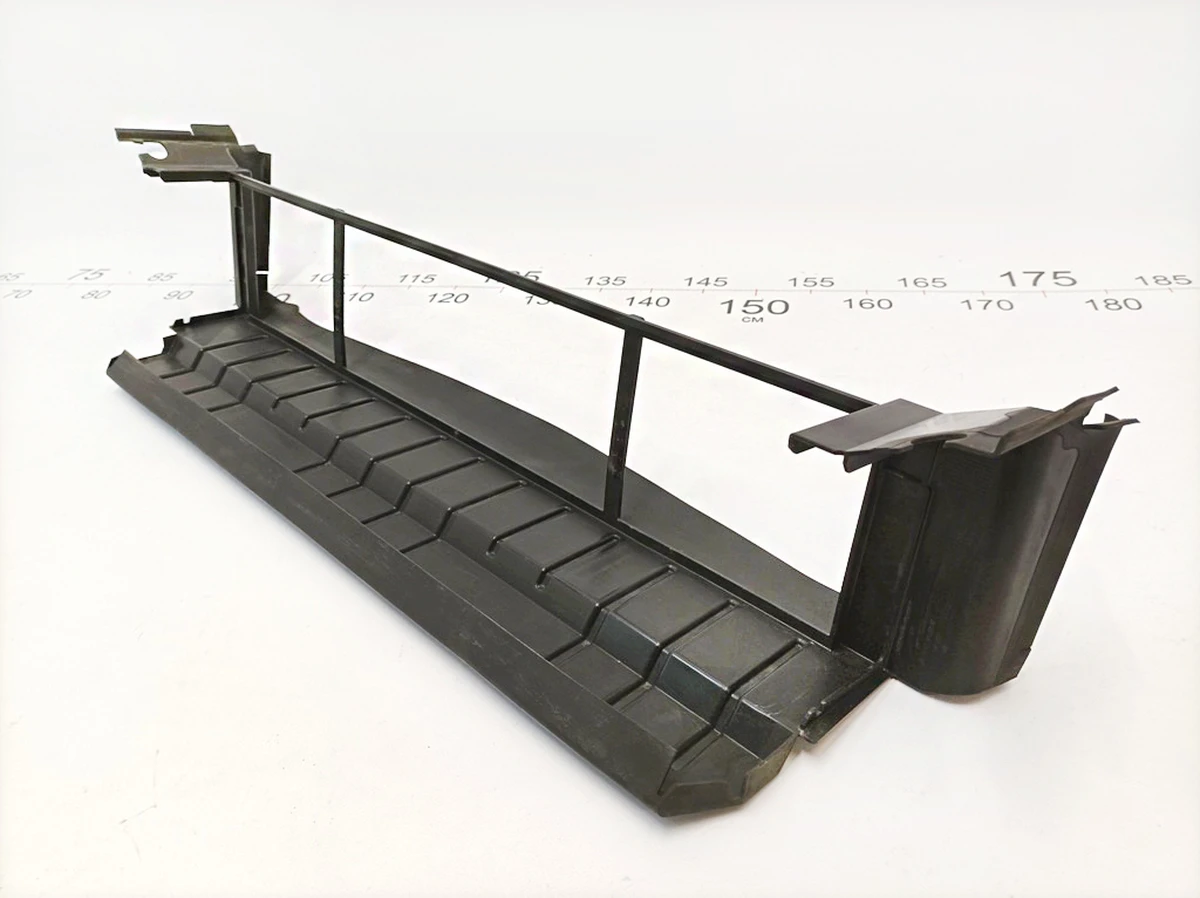 Повітряний канал радіатора нижній Mercedes B-Class A2425050030