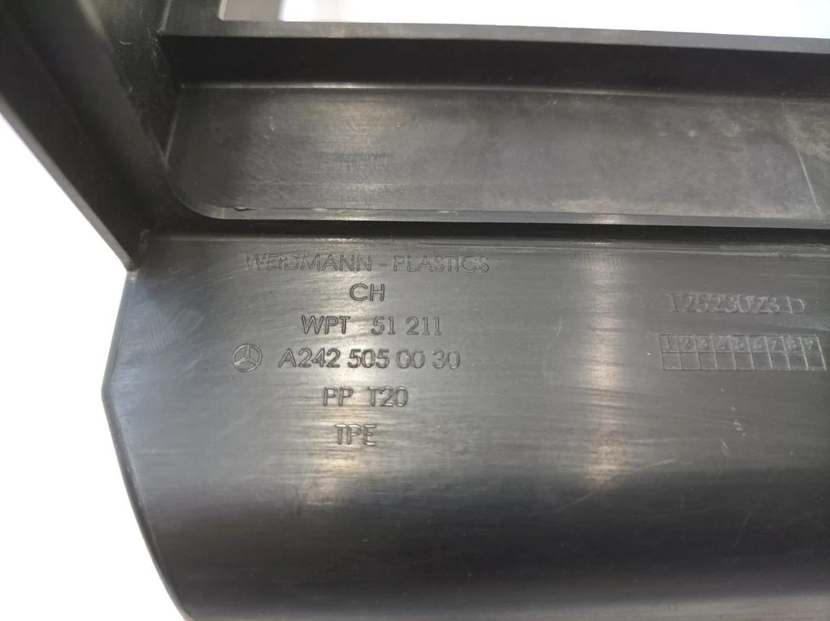 Повітряний канал радіатора нижній Mercedes B-Class A2425050030