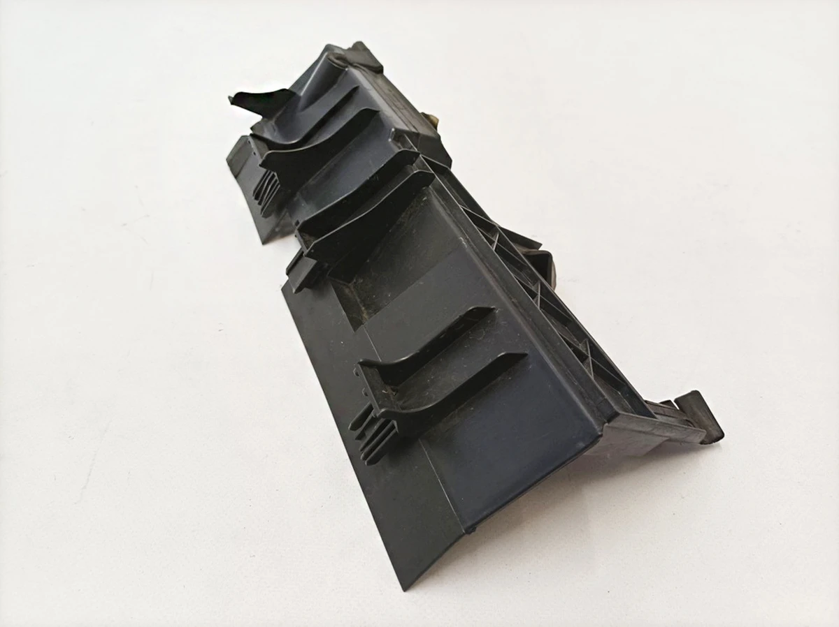 Повітряний канал радіатора правий Mercedes B-Class A2425050730