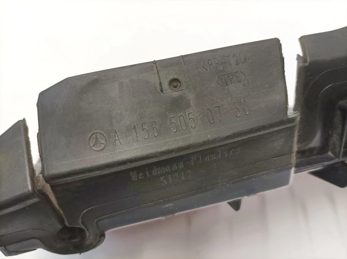 Повітряний канал радіатора правий Mercedes B-Class A2425050730