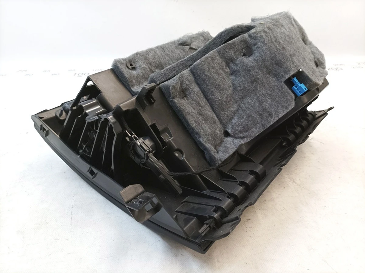 Ящик рукавична (Бардачок) 9H68 з пошкодженням Mercedes B-Class A2426800091