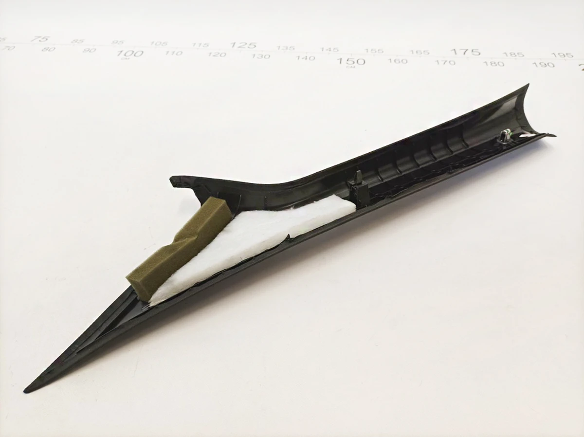 Облицювання стійки A права 9F52 Schwarz Mercedes B-Class A2426900225