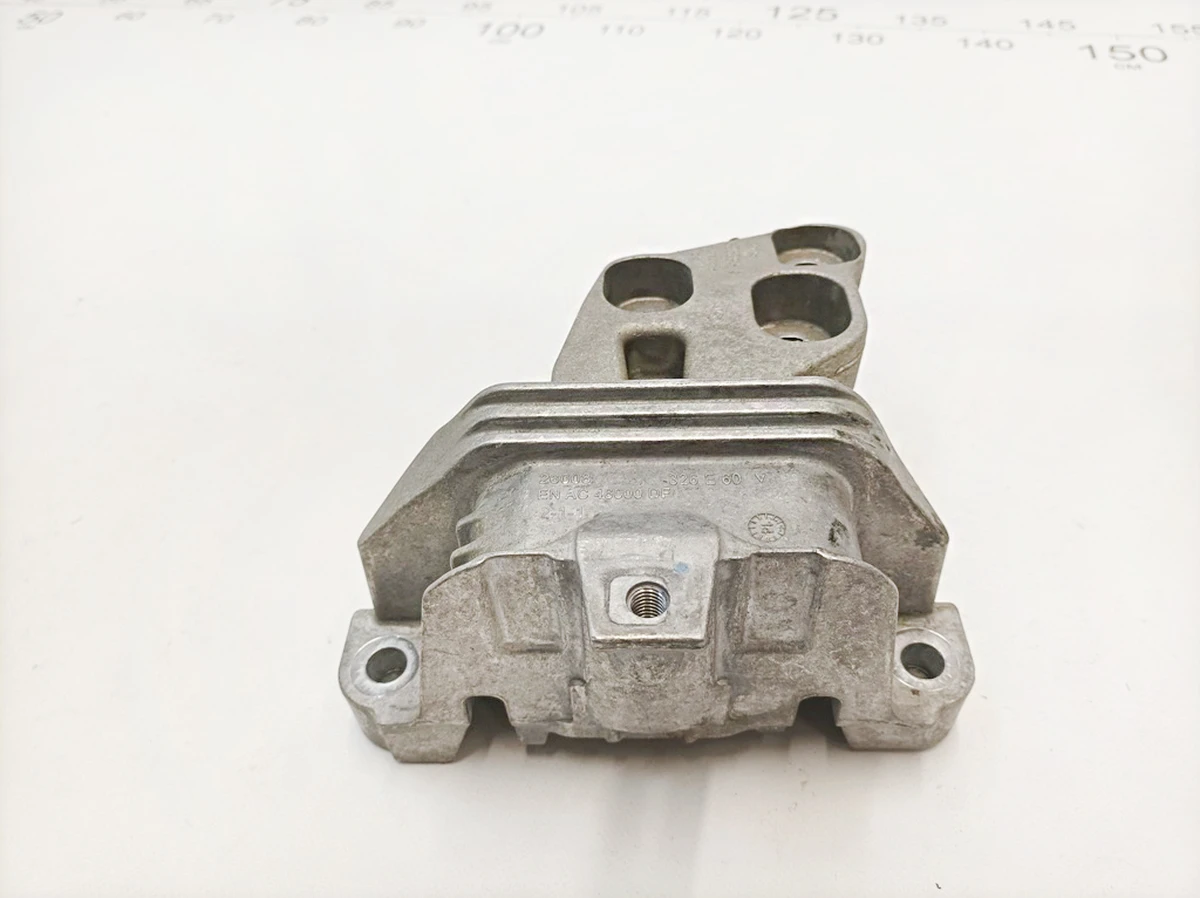 Опора двигуна ліва Mercedes B-Class A2462400217