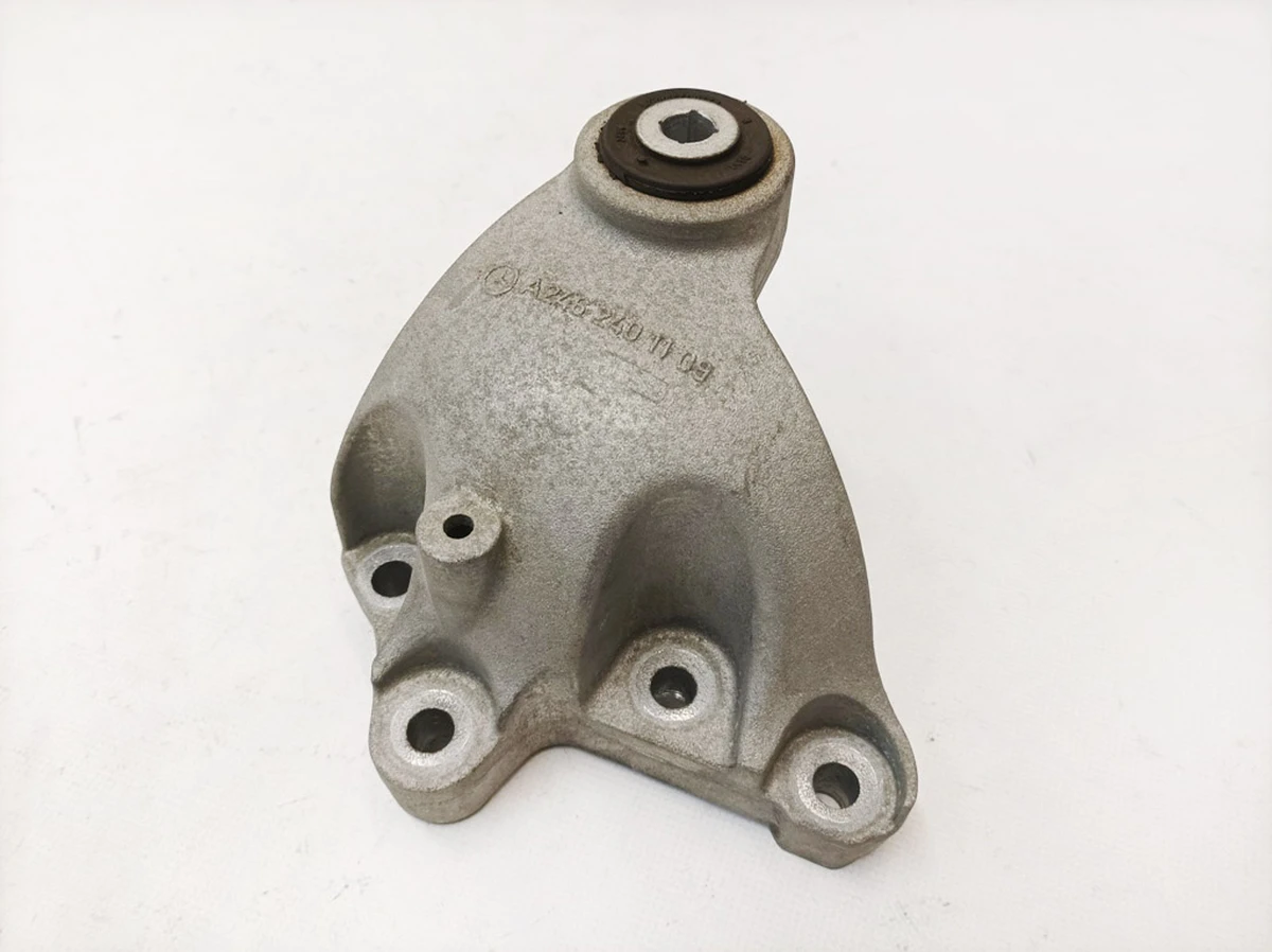 Опора двигателя верхняя правая Mercedes B-Class A2462401109