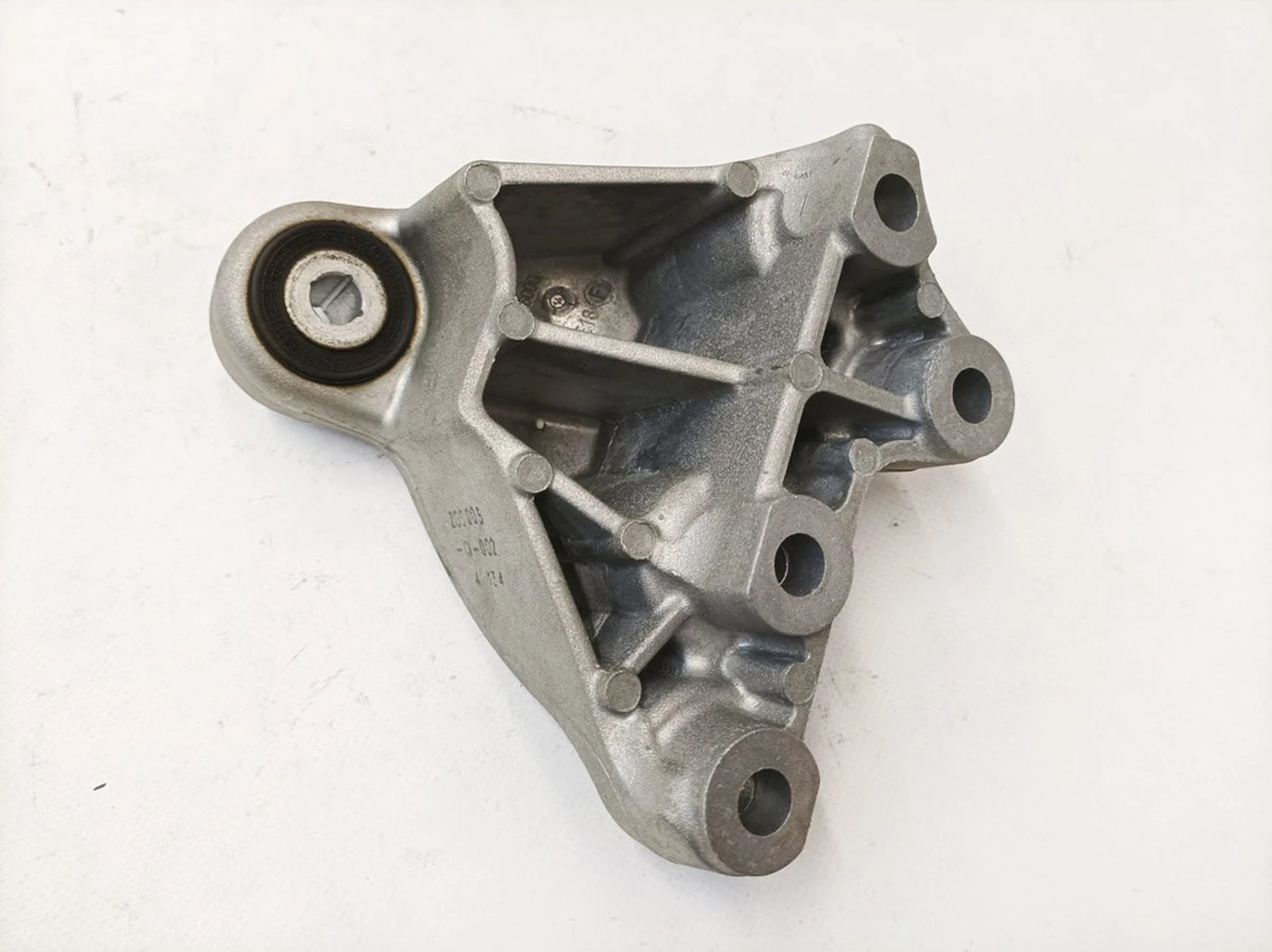 Опора двигателя верхняя правая Mercedes B-Class A2462401109