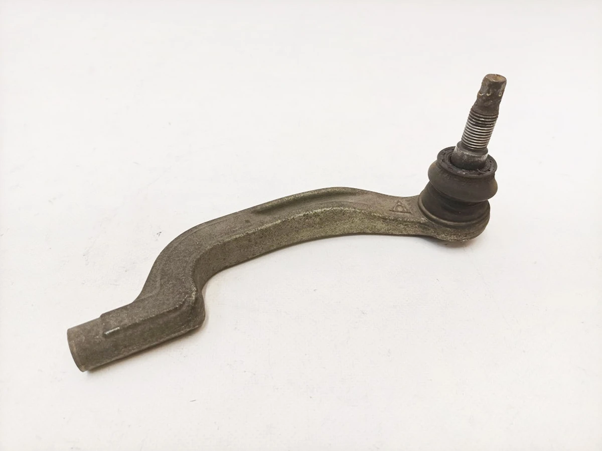 Наконечник рульової тяги правий Mercedes B-Class A2463301800