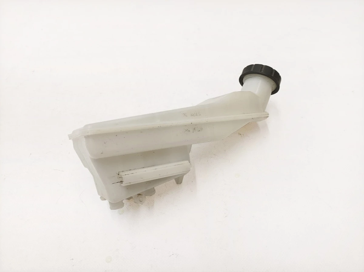 Brake system expansion tank assembly Mercedes B-Class A2464300202