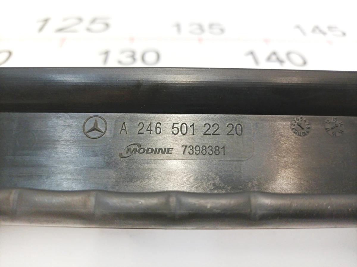 Кріплення радіатора кондиціонера (комплект 2шт.) Mercedes B-Class A2465012220