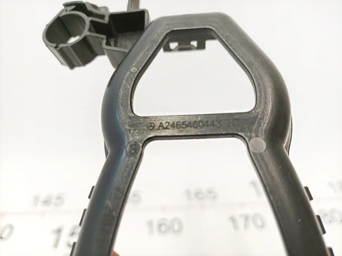 Накладка заднього правого гальмівного супорта Mercedes B-Class A2465460443