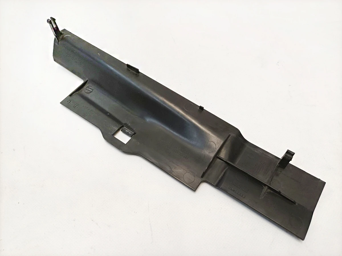 Накладка поперечини центральна ліва Mercedes B-Class A2466870507