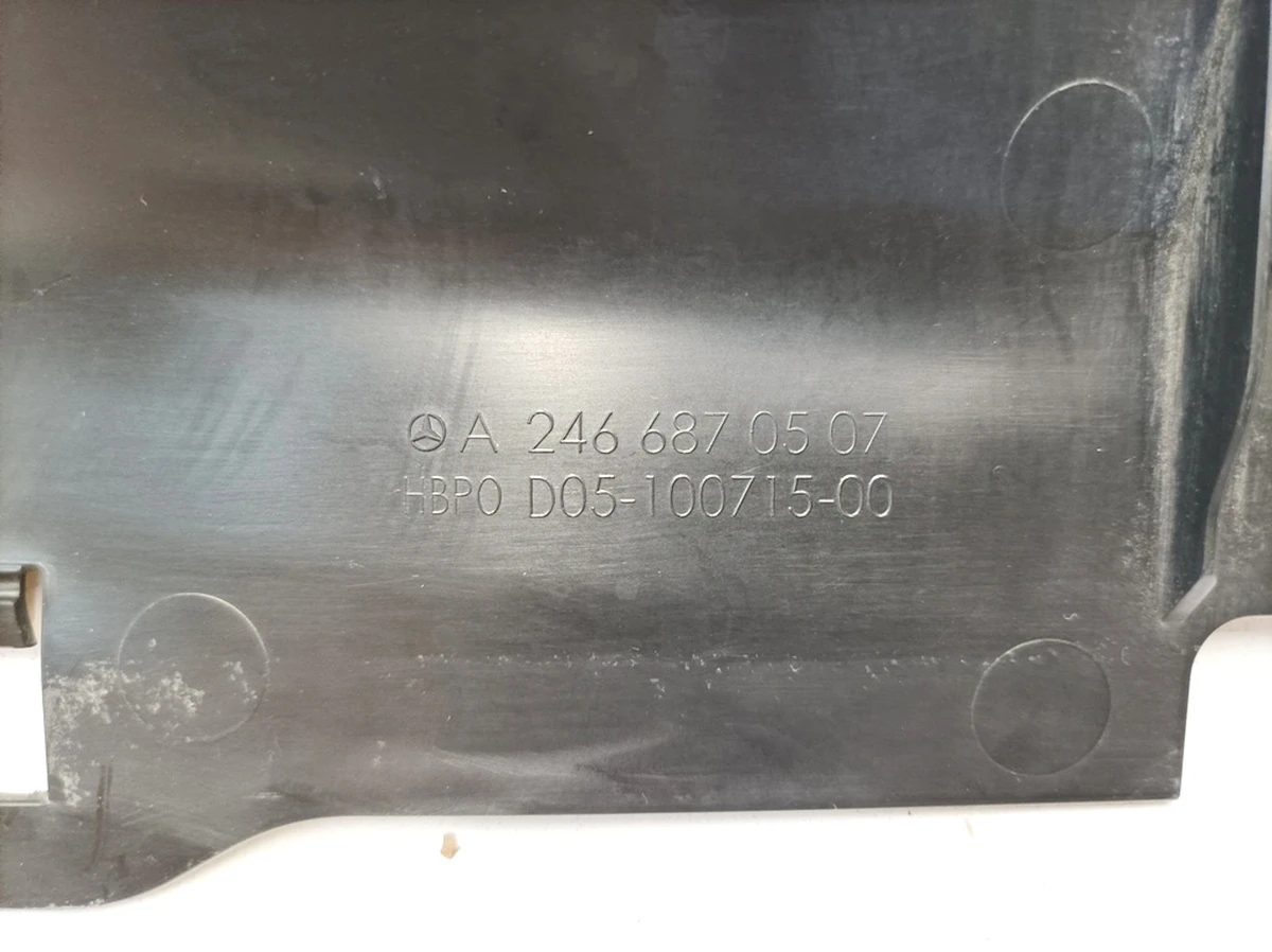 Накладка поперечини центральна ліва Mercedes B-Class A2466870507