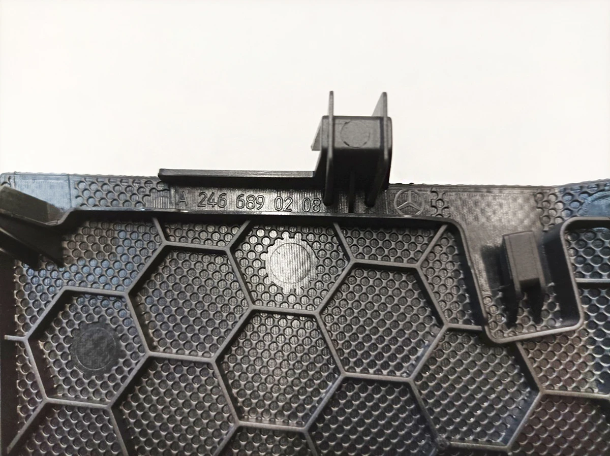 Накладка дефлектора передней панели (торпедо) правая Mercedes B-Class A2466890208