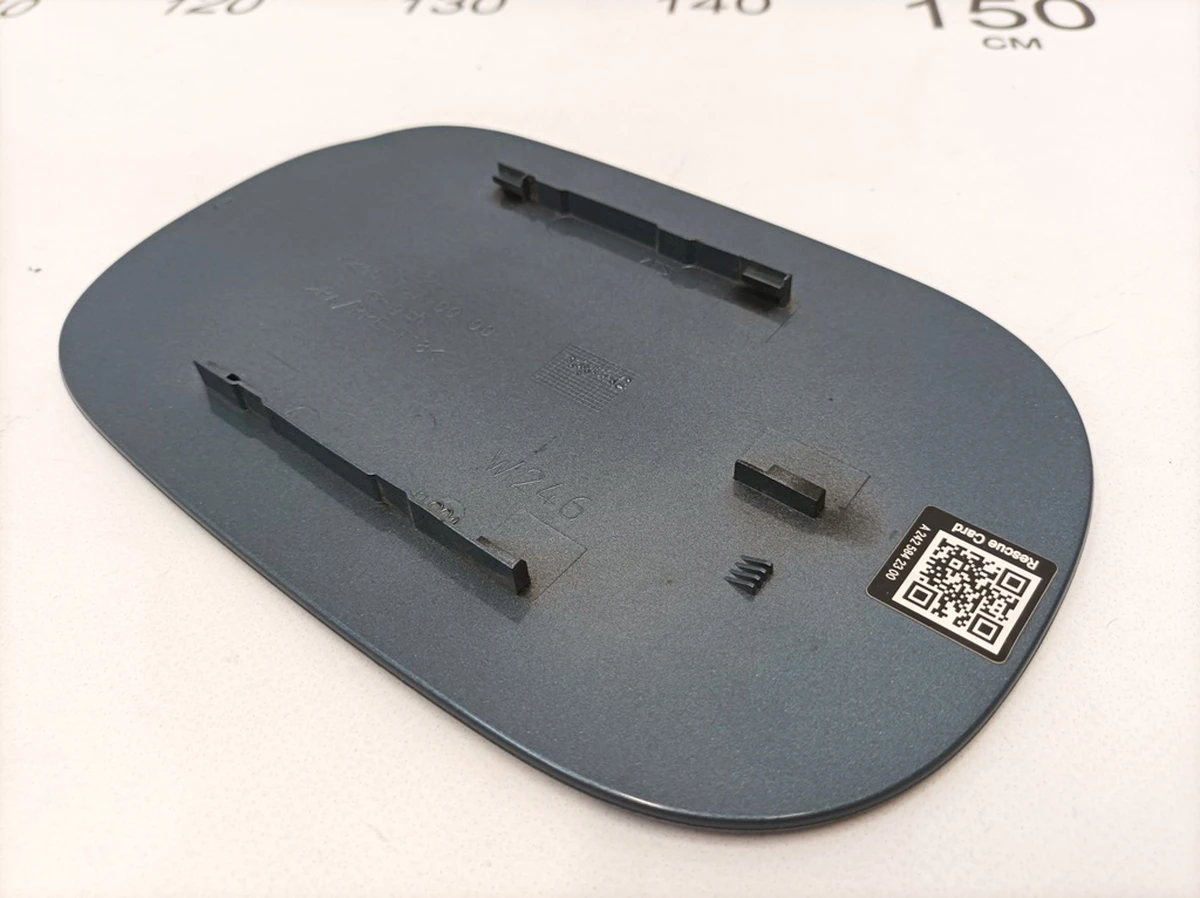 Накладка люка порта зарядки Код краски: 894 Mercedes B-Class A2467570000