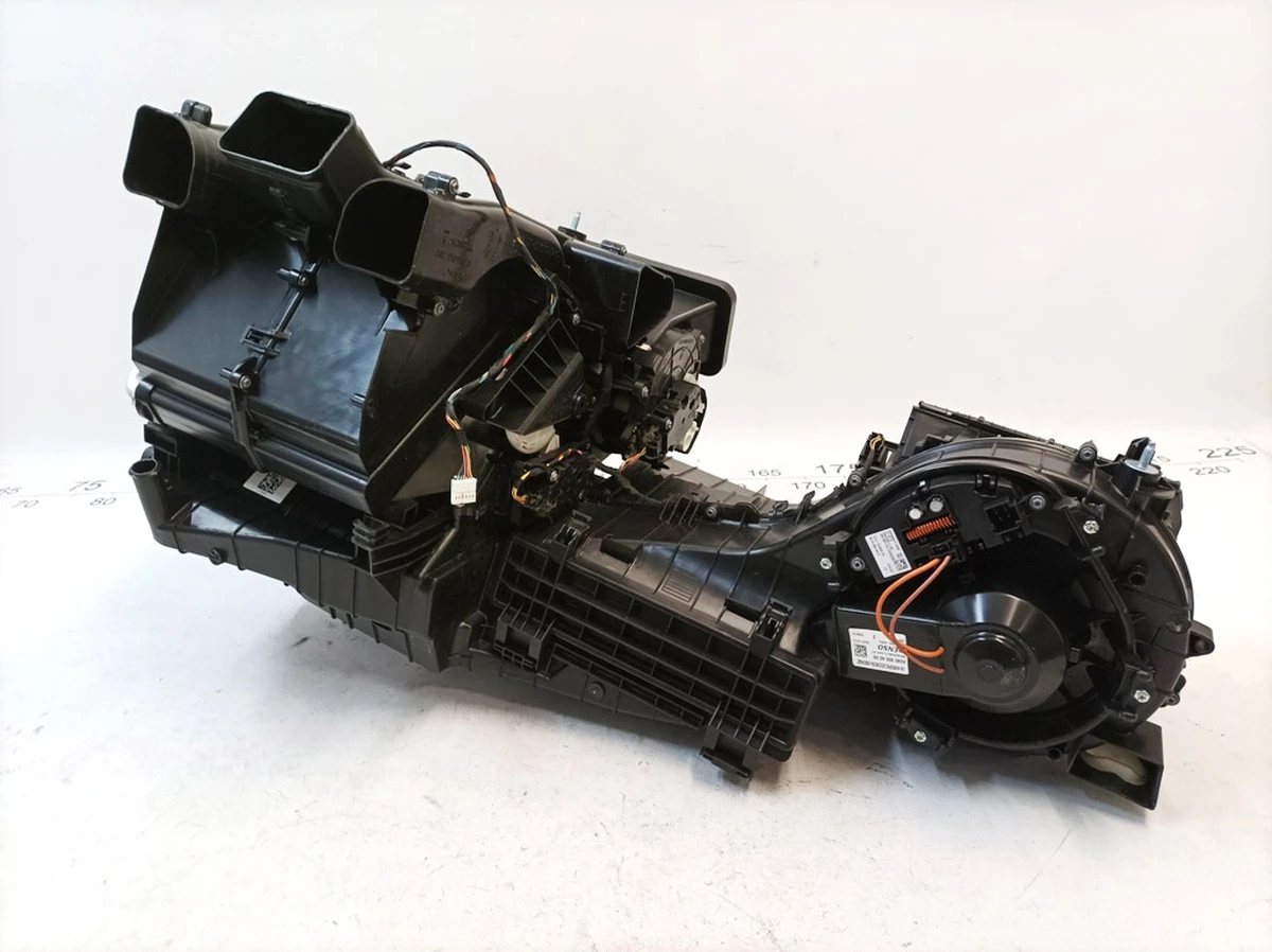 Система опалення та кондиціонування салону (пічка) в зборі Mercedes B-Class A2468308300