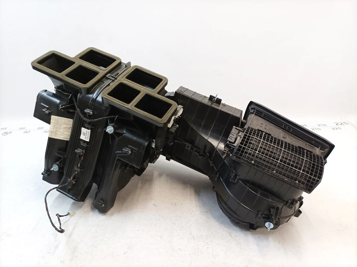 Система опалення та кондиціонування салону (пічка) в зборі Mercedes B-Class A2468308300