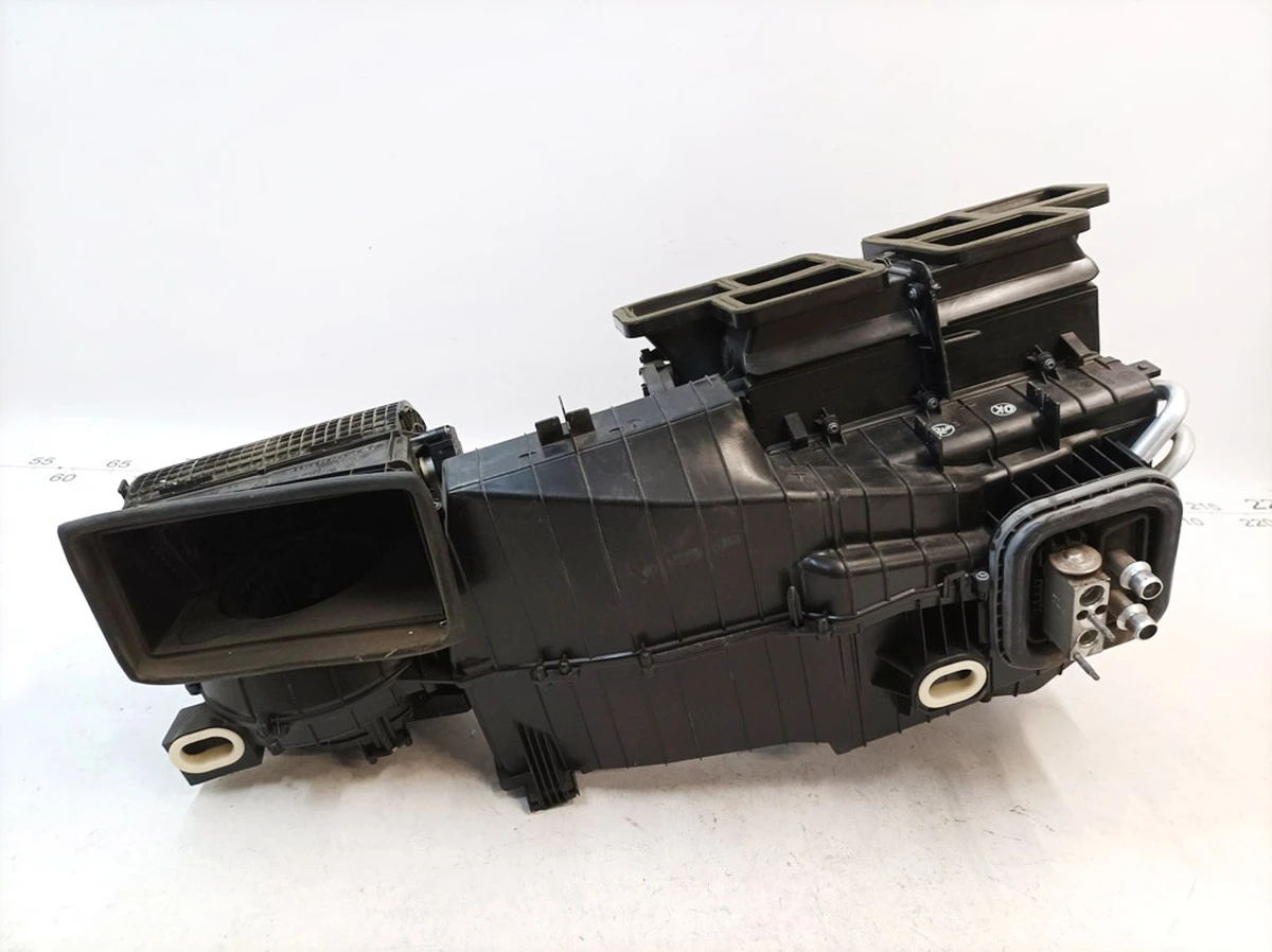 Система опалення та кондиціонування салону (пічка) в зборі Mercedes B-Class A2468308300