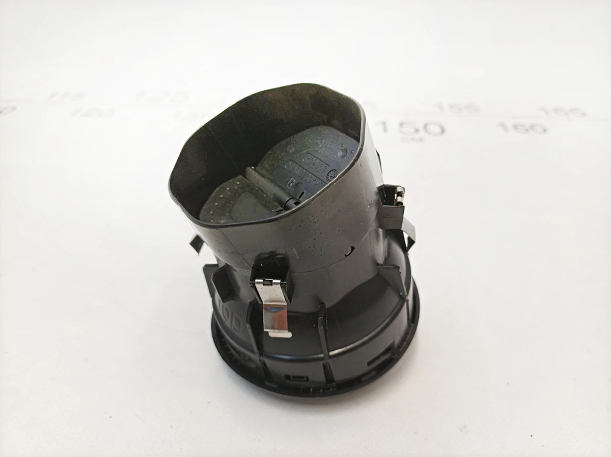 Дефлектор вентиляционный передней панели центральный Mercedes B-Class A2468304100