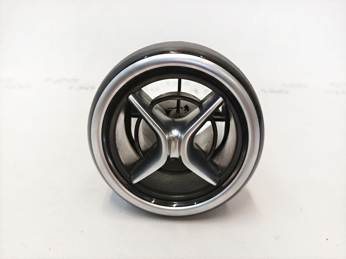 Дефлектор вентиляционный передней панели центральный Mercedes B-Class A2468304100