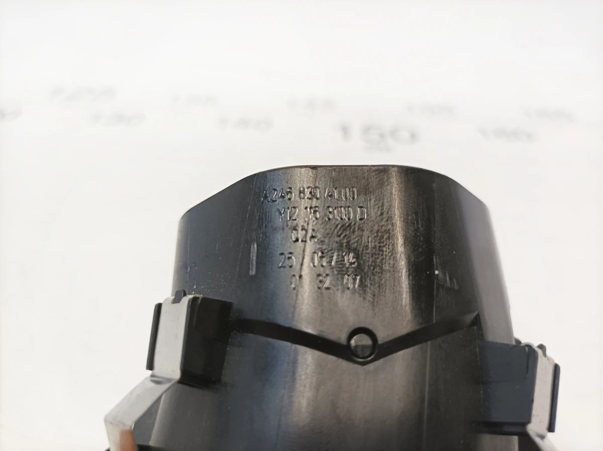 Дефлектор вентиляционный передней панели центральный Mercedes B-Class A2468304100