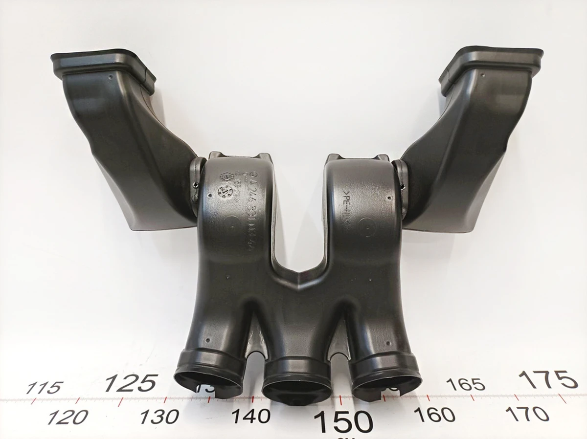 Центральний повітропровід передньої панелі Mercedes B-Class A2468310500