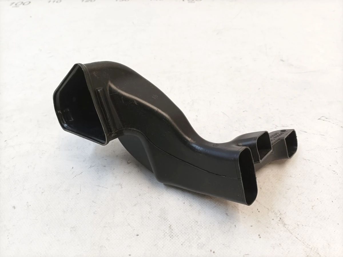 Повітропровід кліматичної установки Mercedes B-Class A2468310546