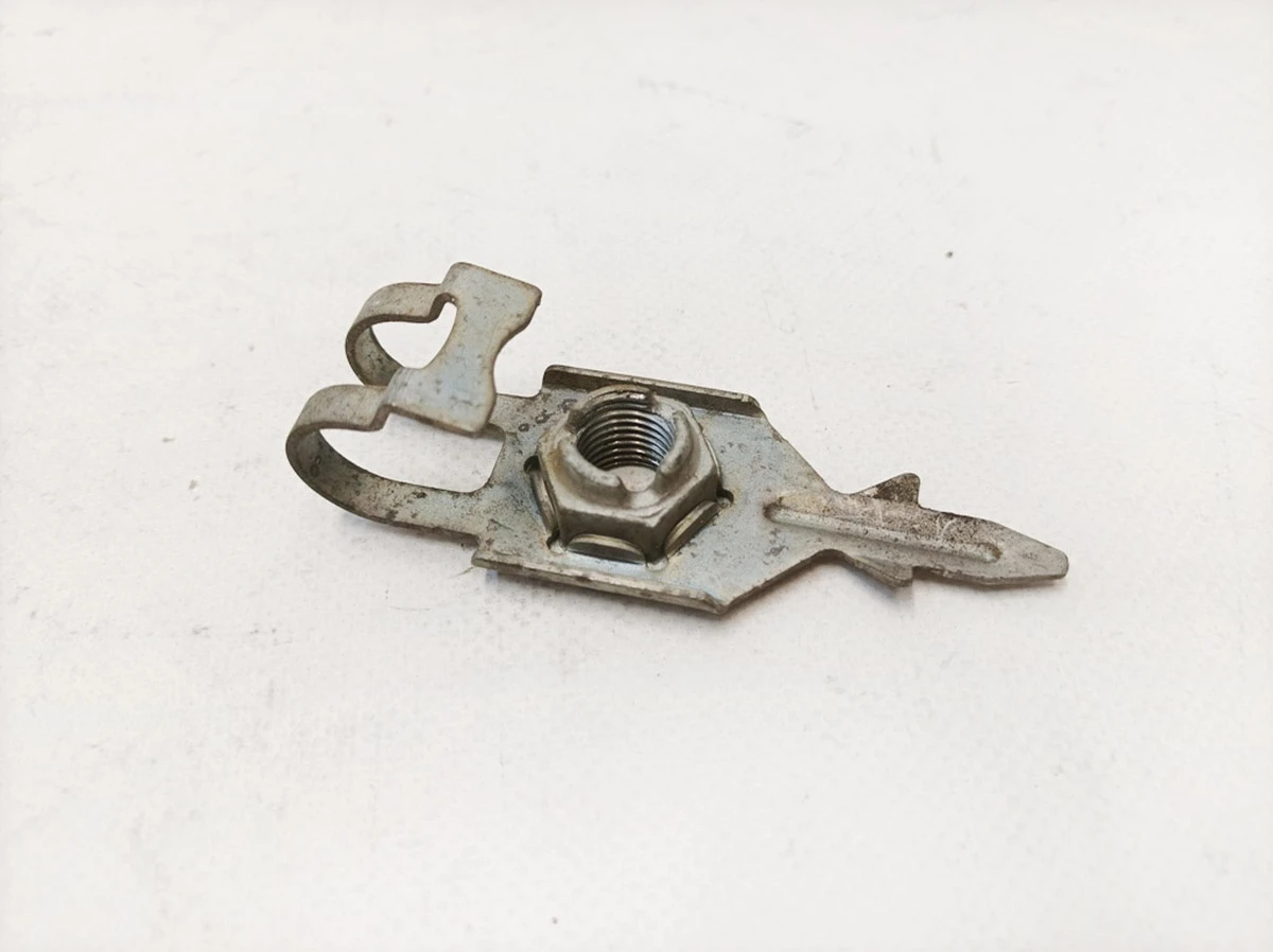 Гайка закладная M14x1,5 Mercedes B-Class A2469900156