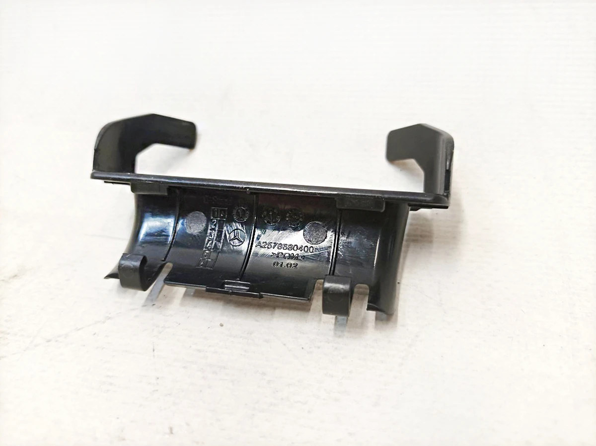 Направляюча ременя безпеки переднього Mercedes EQS A2578680400