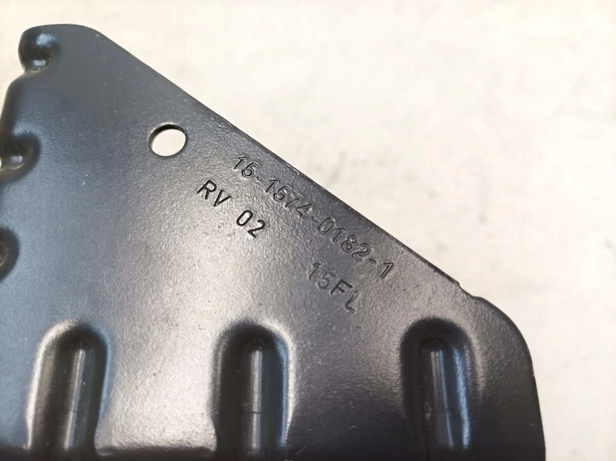 Кронштейн компрессора пневмоподвески верхний Mercedes EQS A2973204300