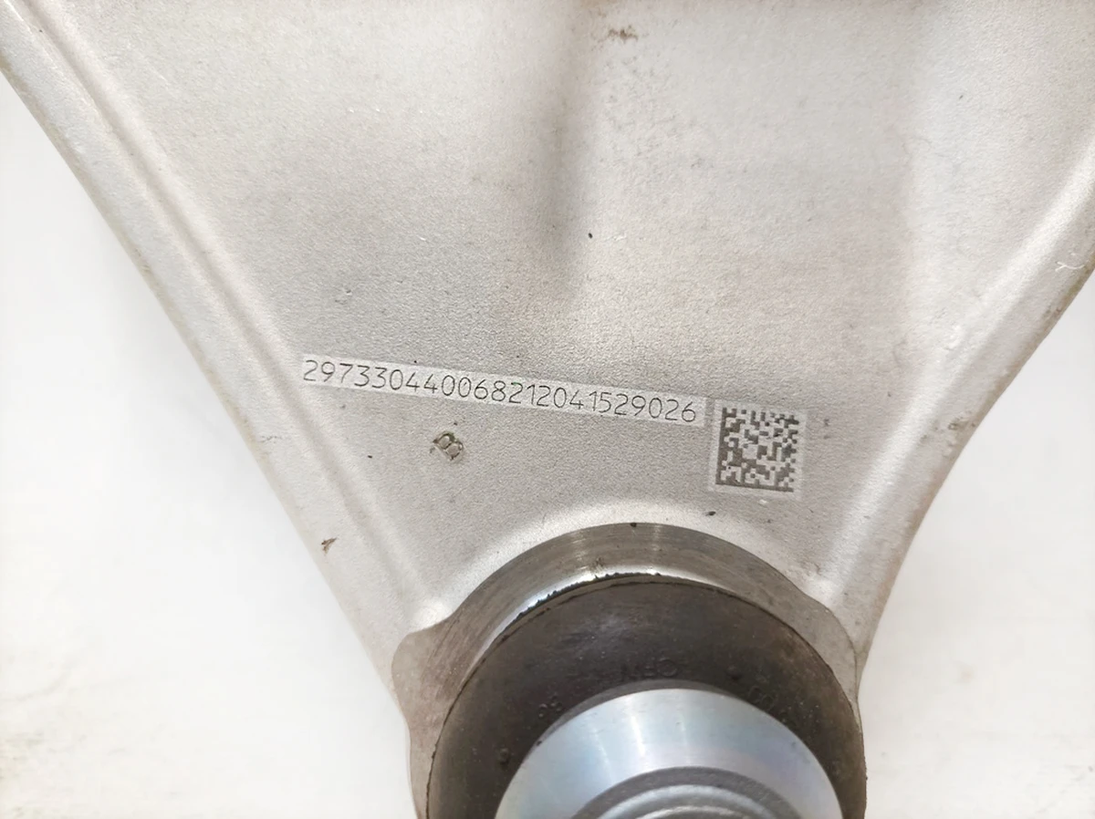 Важіль передньої підвіски верхній правий Mercedes EQS A2973304400