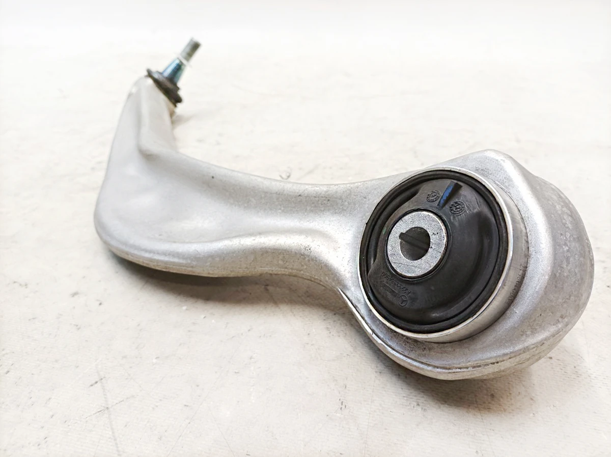 Рычаг продольный передний правый A2973305201 Mercedes EQS A2973305201