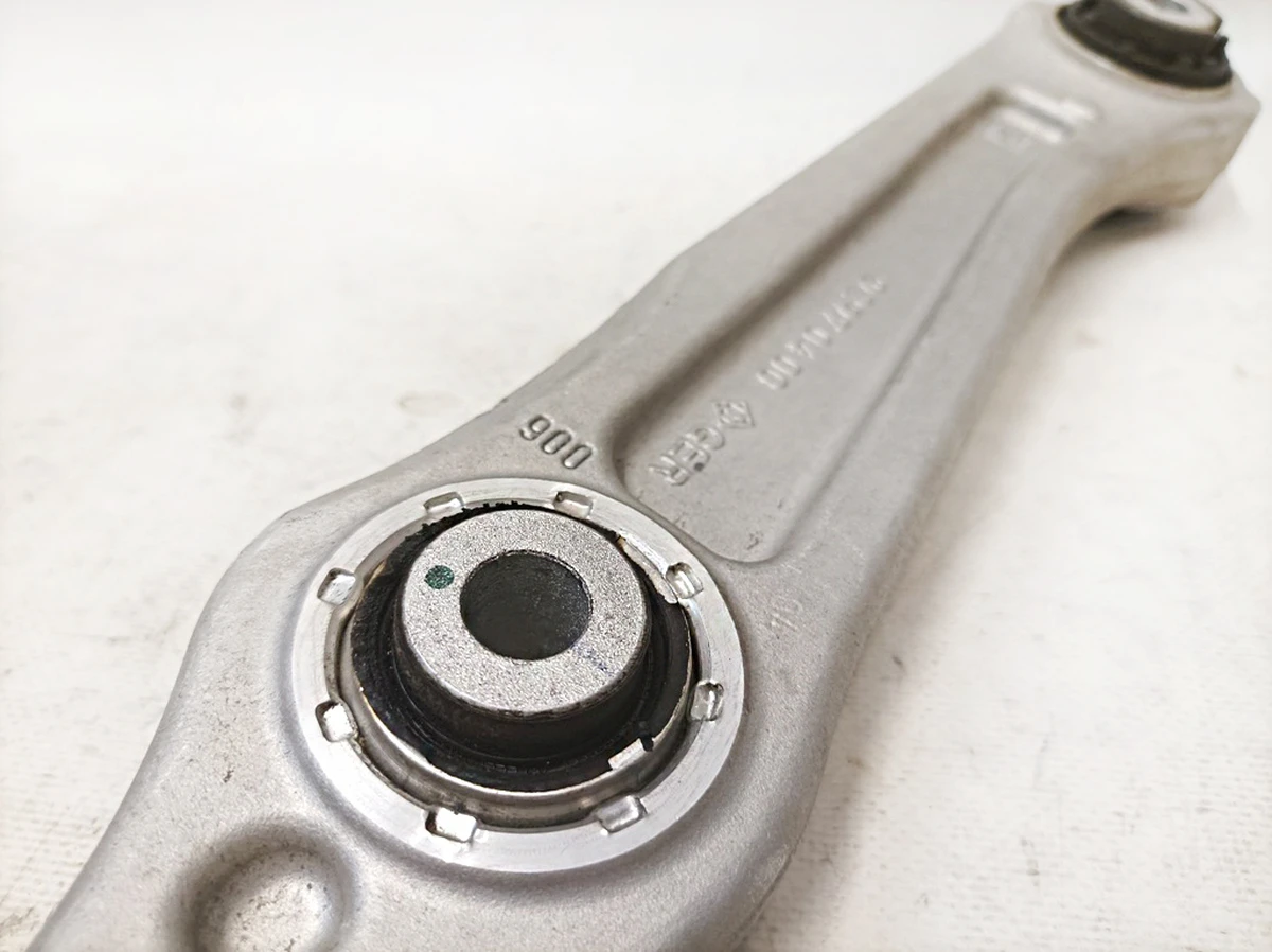 Рычаг поперечный передний нижний правый Mercedes EQS A2973305800