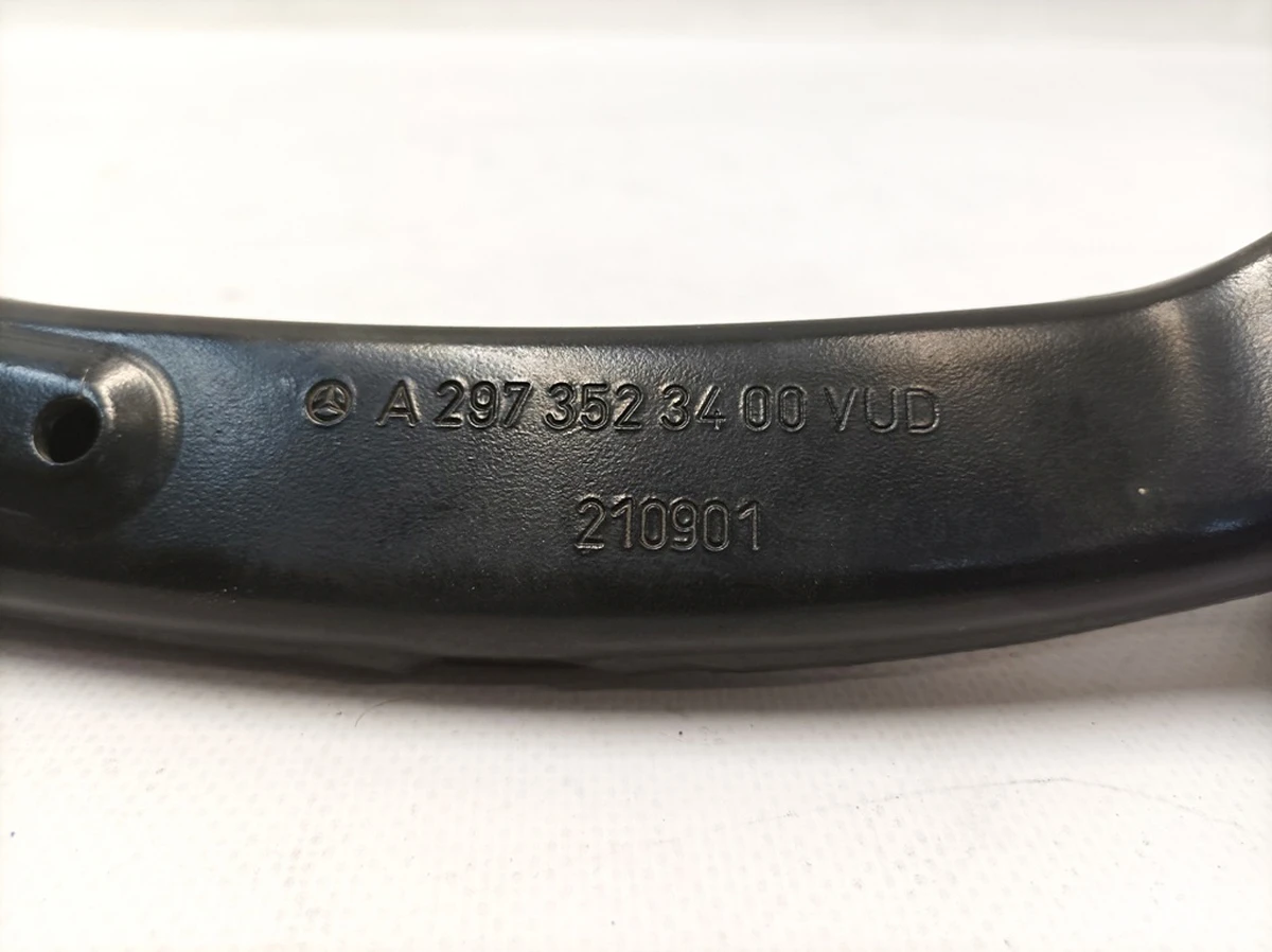 Важіль поздовжній задньої підвіски (з болтами) Mercedes EQS A2973505900