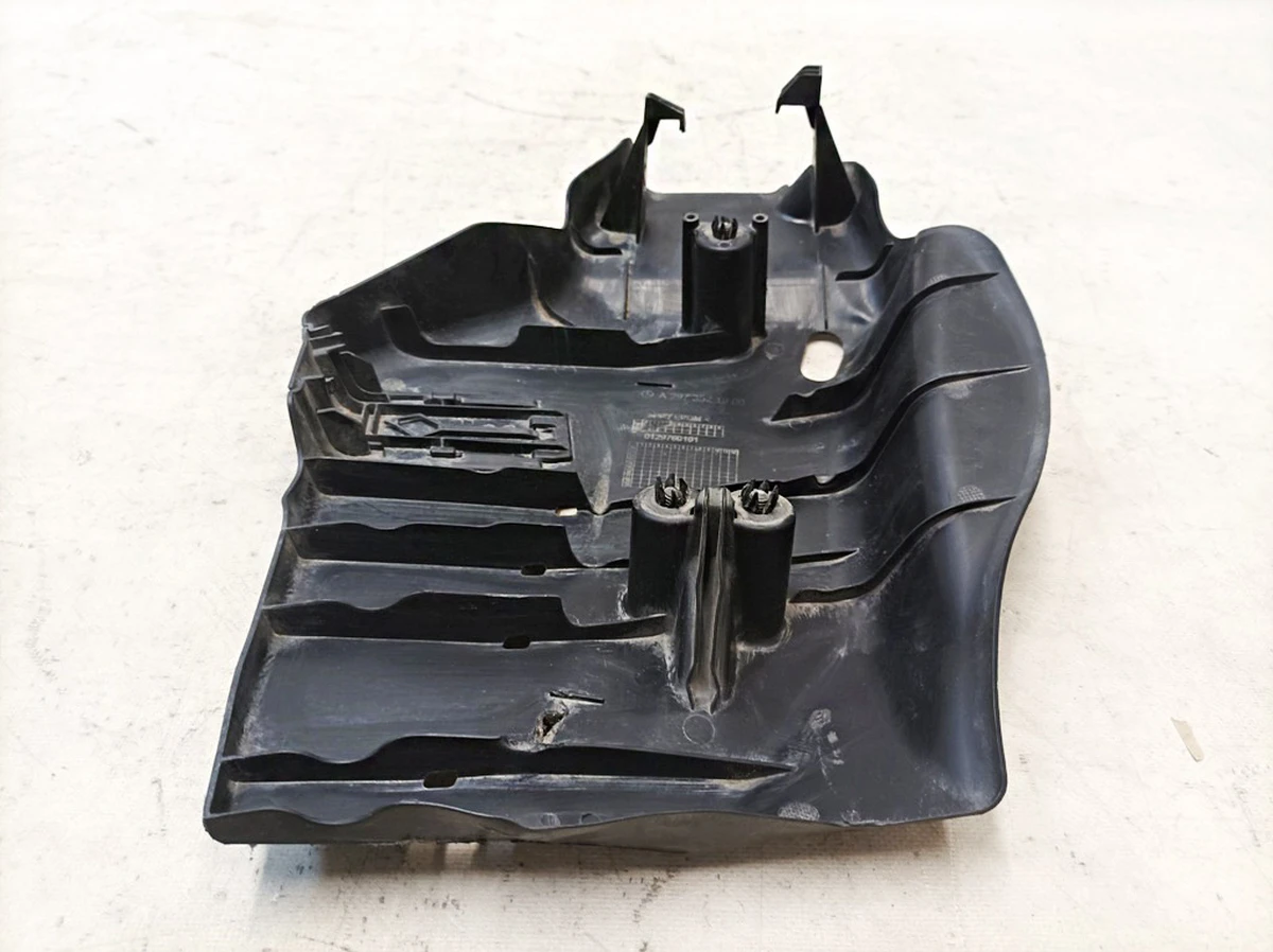 Захист важеля заднього моста лівий з пошкодженням Mercedes EQS A2973521900