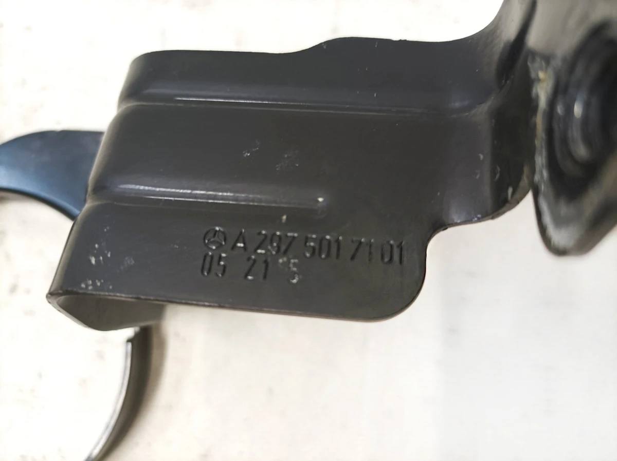 Кронштейн насоса в зборі A2975017301 Mercedes EQS A2975017101