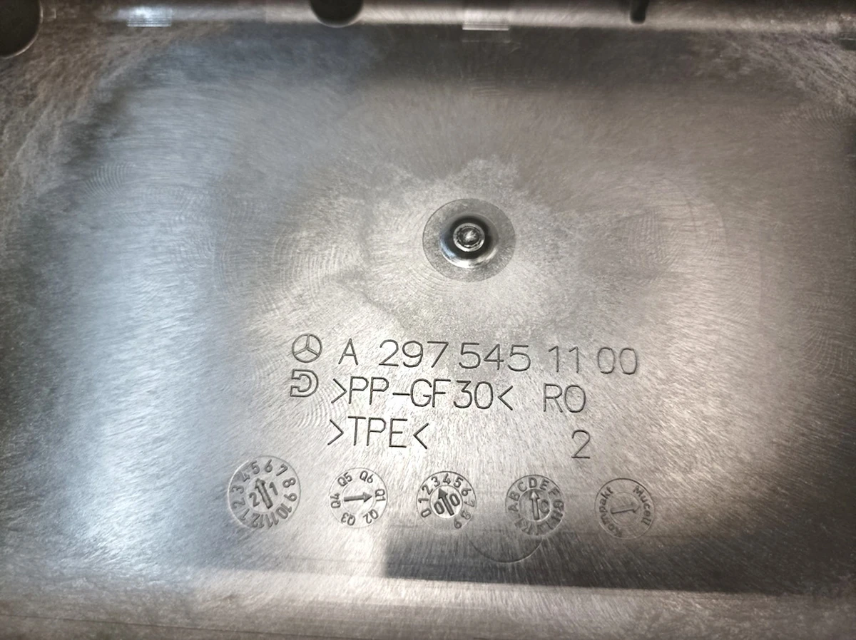 Короб защитный блока предохранителей и реле в сборе A2975401100 Mercedes EQS A2975401801